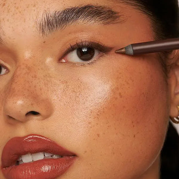 LineLuxe™ Dlouhotrvající tužka na oči